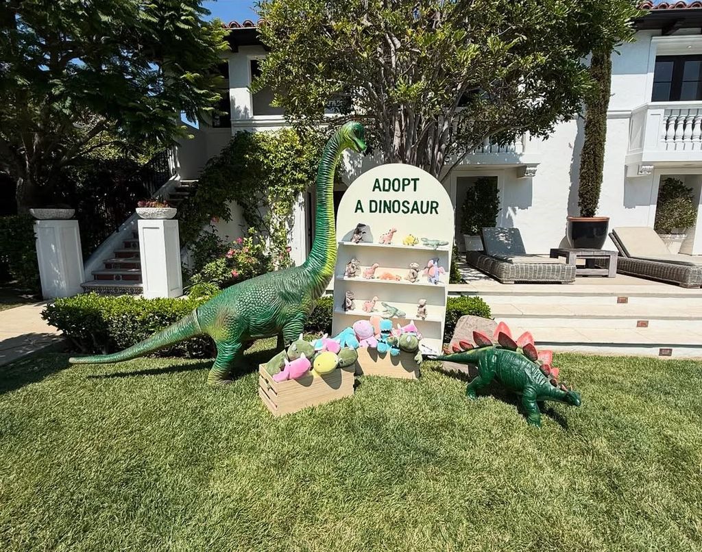 Para los invitados, Lindsay regaló peluches de dinosaurios.