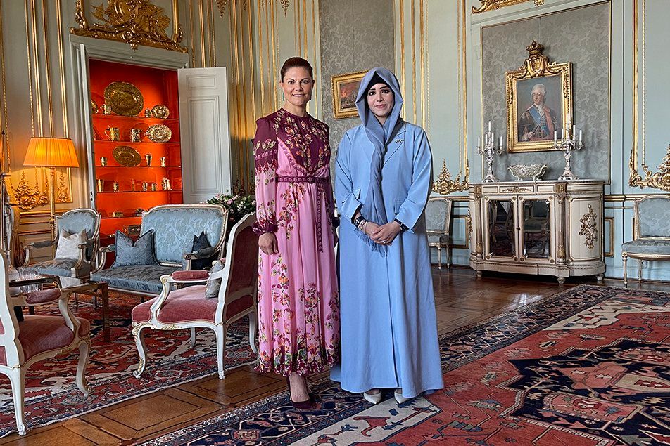 Sofia de Suecia y Victoria se coordinan con vestidos de flores