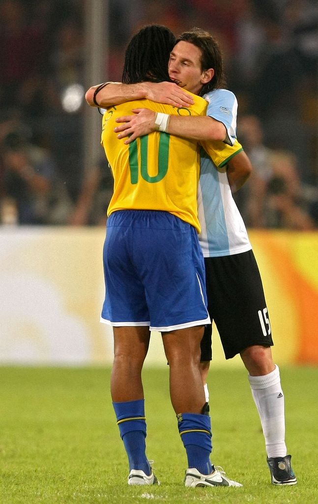 Ronaldinho compartió esta linda foro junto a Messi durante los Juegos Olímpicos de Pekín.