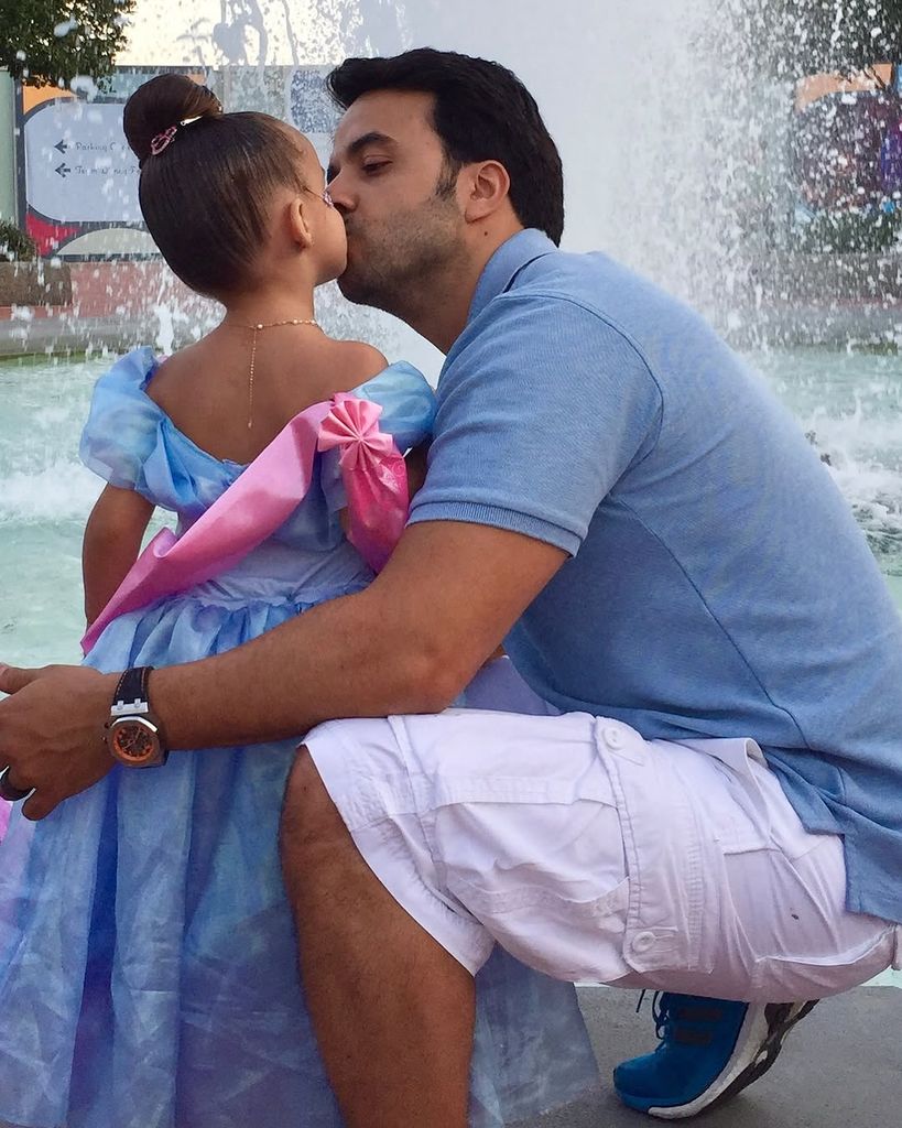 Entre los recuerdos de Águeda compartió esta bella foto de Luis Fonsi con su hija en Disney