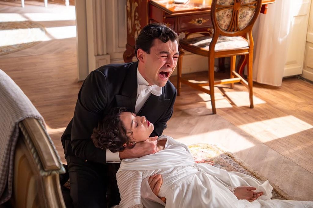 Curro desolado al encontrar a Ángela tras envenenarse