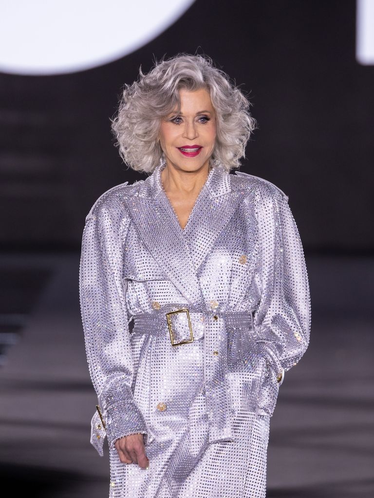Jane Fonda en un desfile de L'Oréal