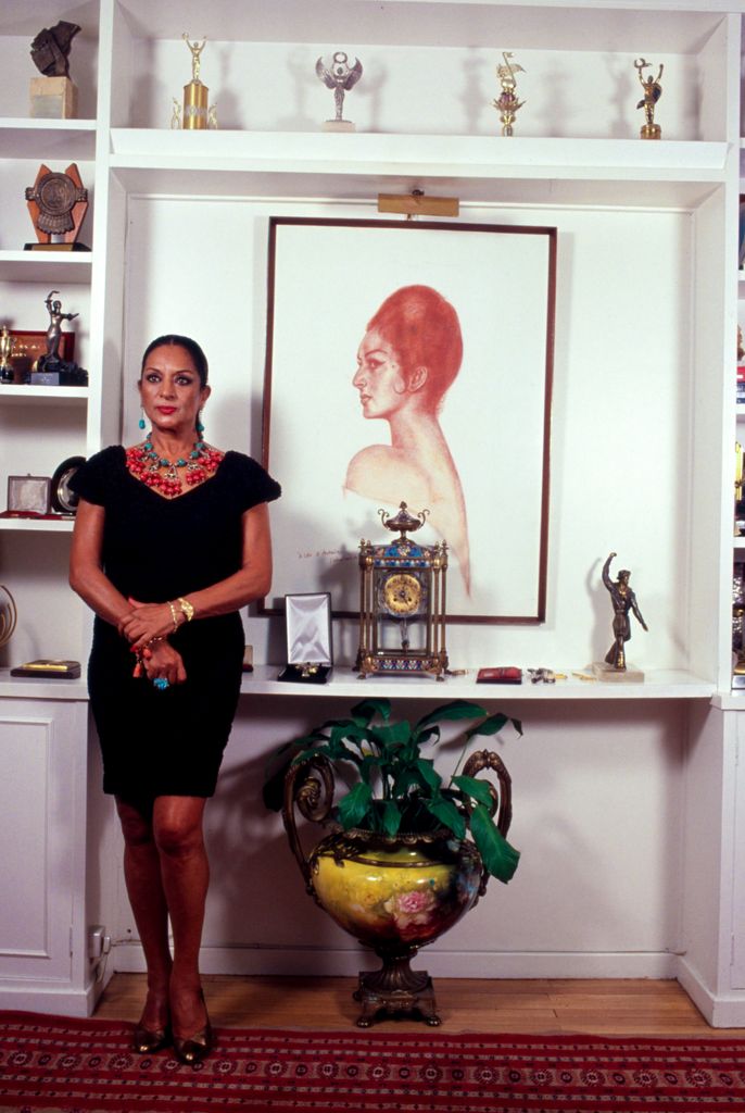 Posado de la cantante Lola Flores