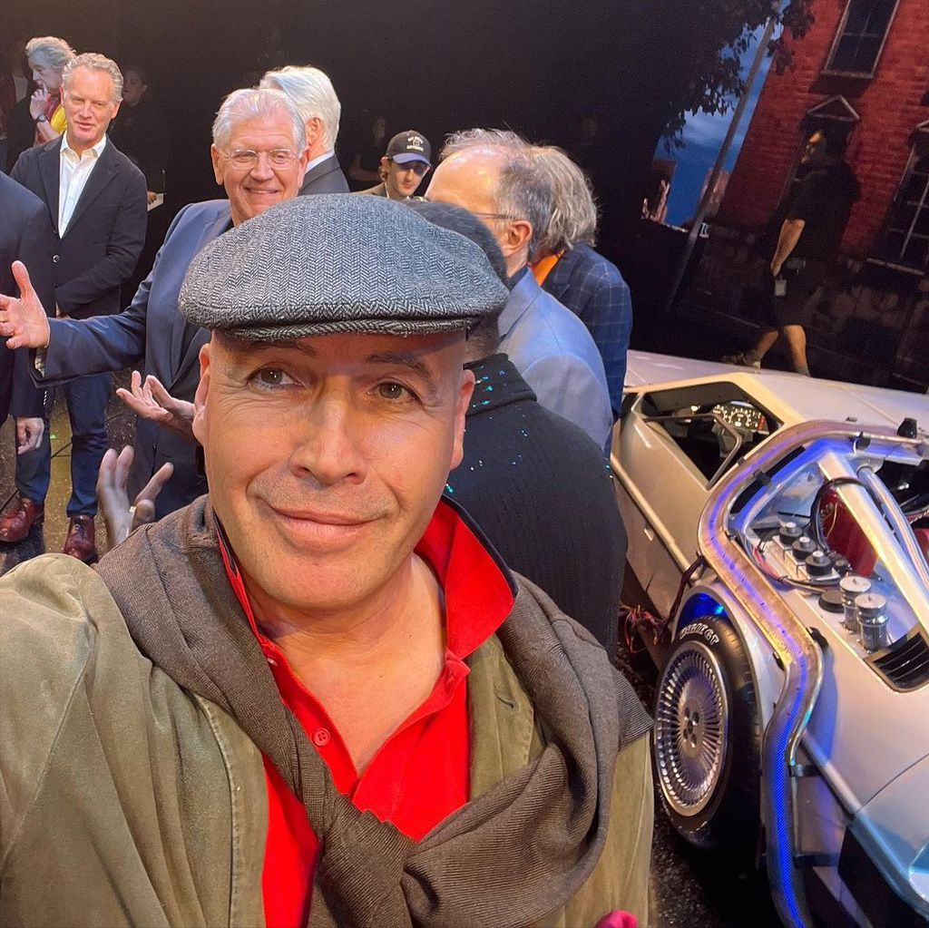Plano medio de Billy Zane durante un rodaje