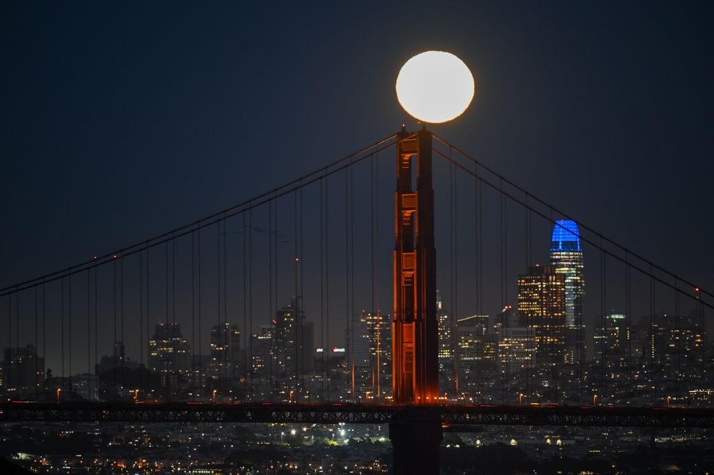 La superluna en San Francisco, California