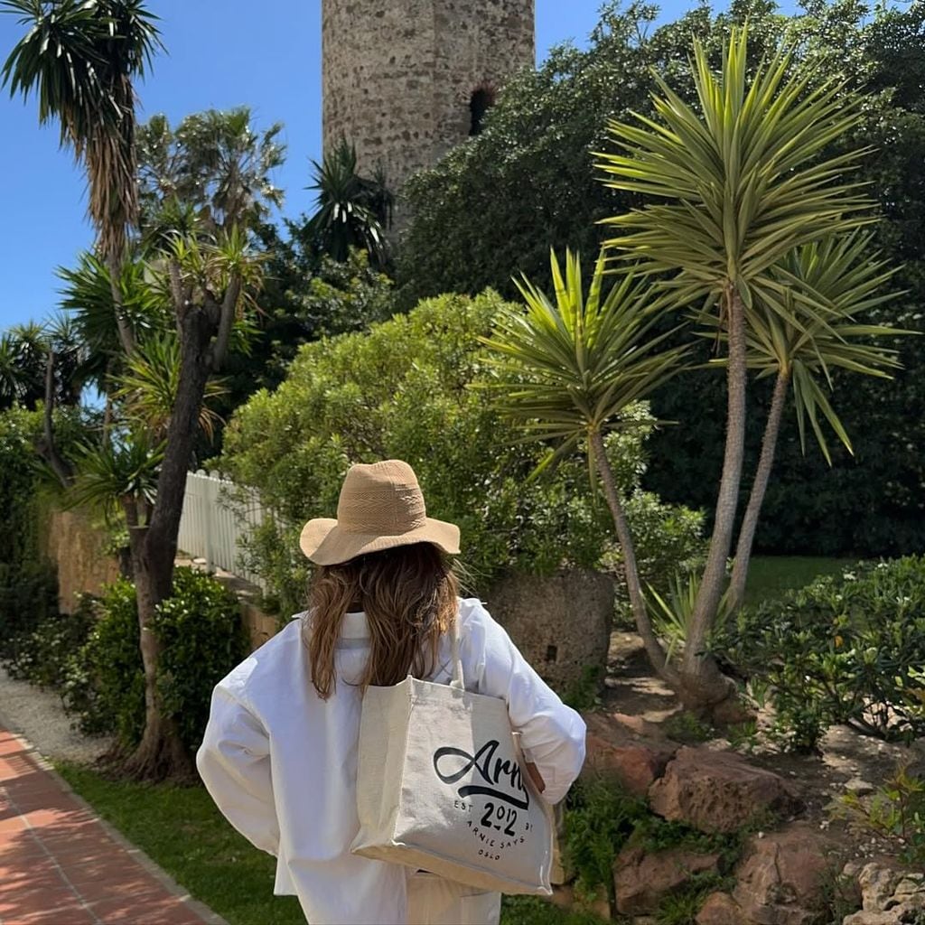 la princesa Leah Isadora Behn, hija de Marta Luisa de Noruega, sorprende de vacaciones en España