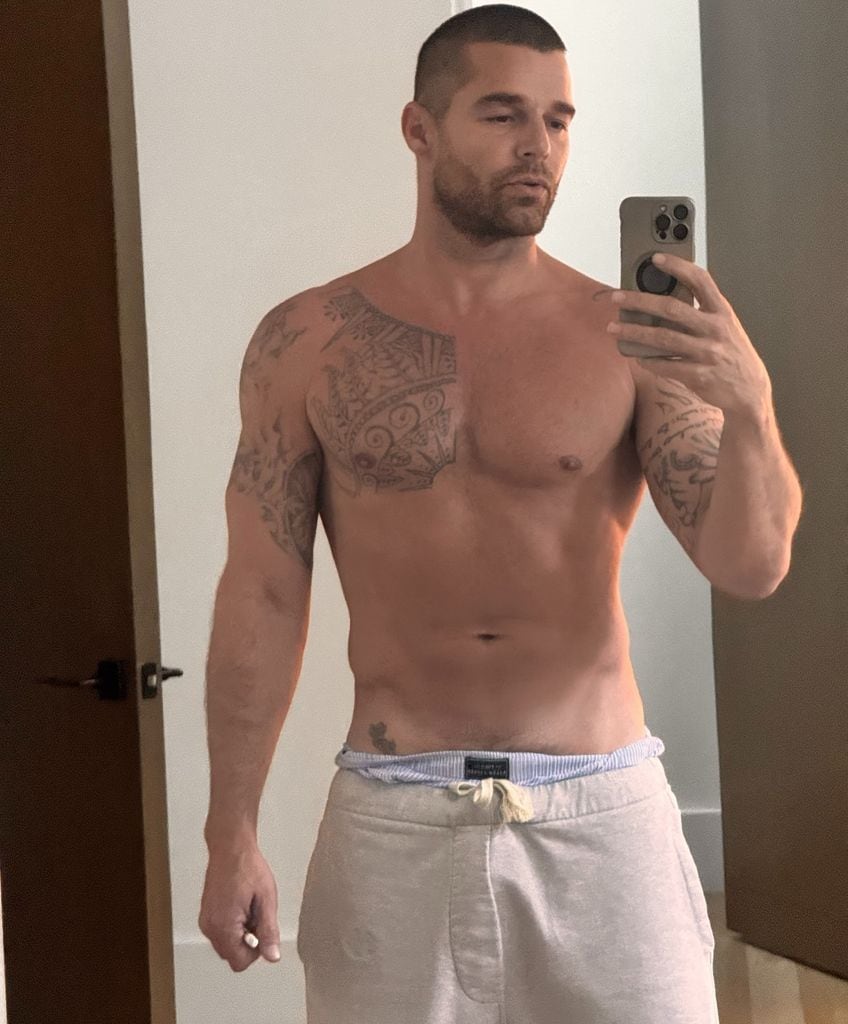 Ricky Martin dejó a más de uno boquiabierto al compartir una foto mostrando sus marcados músculos.