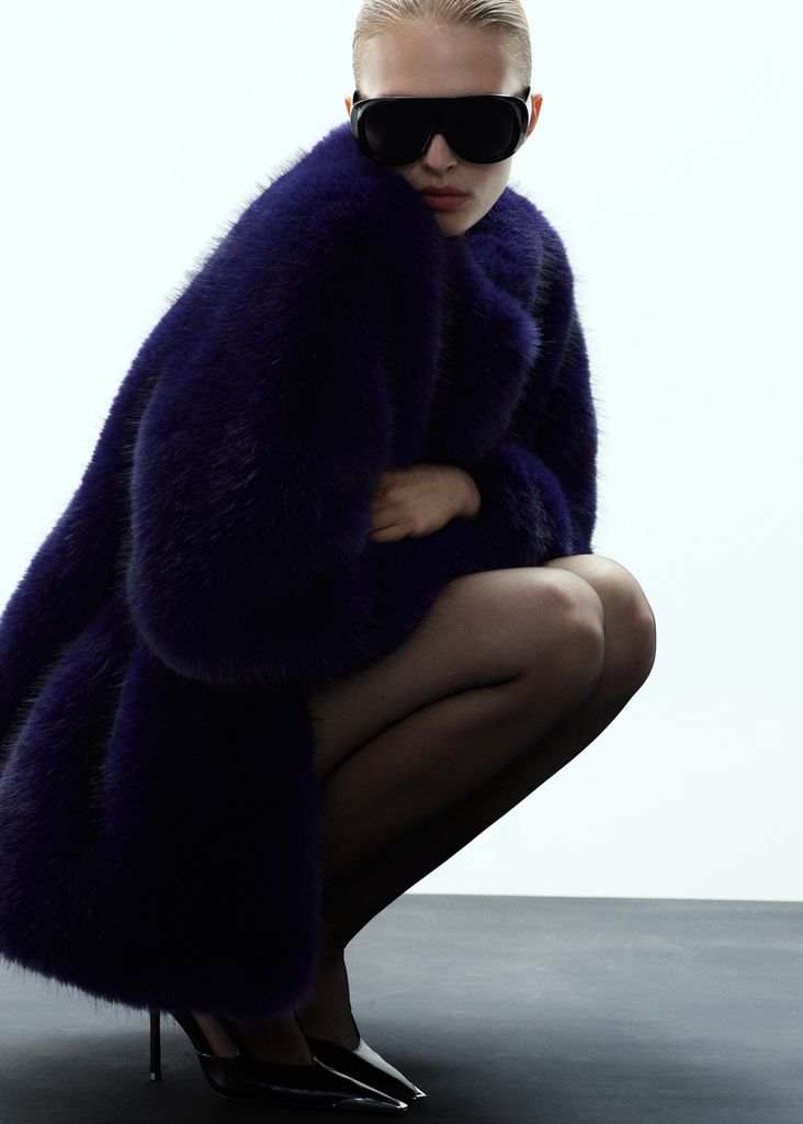 5 chaquetas especiales de mango para llevar con vestidos negros en las fiestas de Navidad