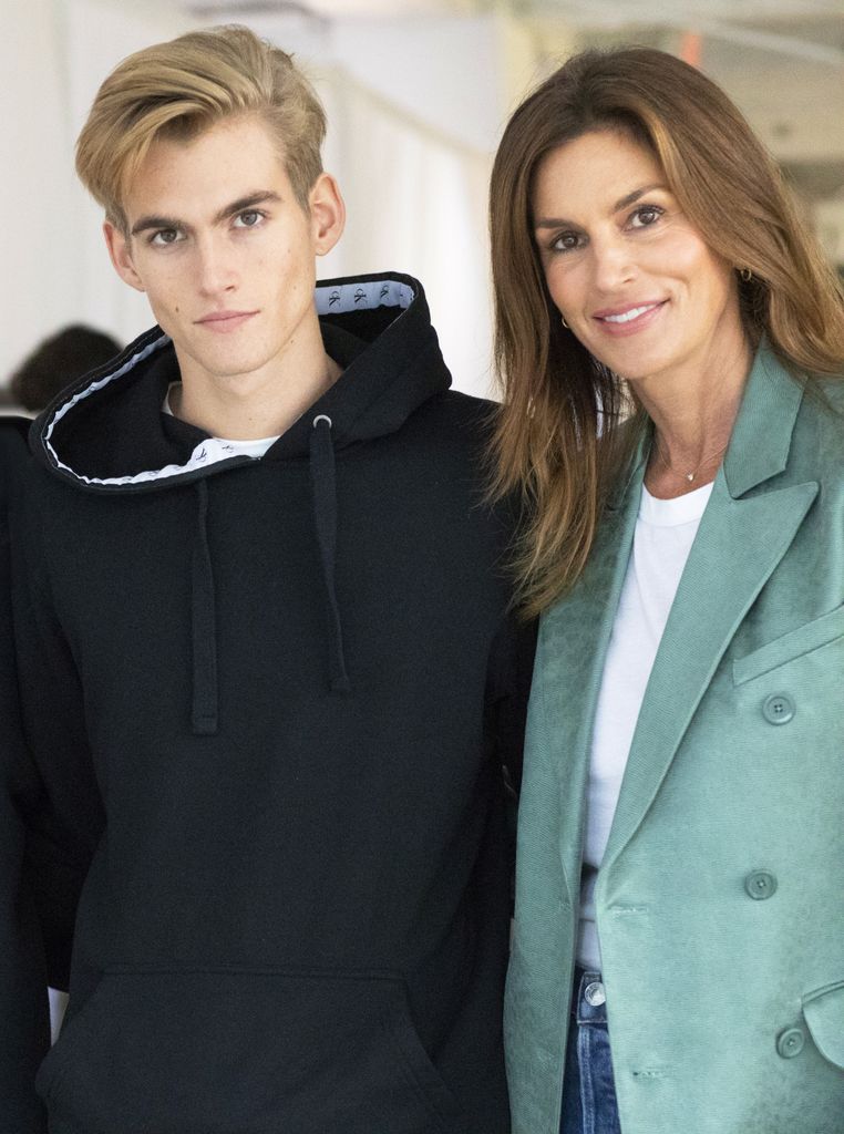 Presley Gerber y Cindy Crawford, entre bastidores del desfile primavera-verano 2019 de Sies Marjan durante la Semana de la Moda de Nueva York, el 9 de septiembre de 2018