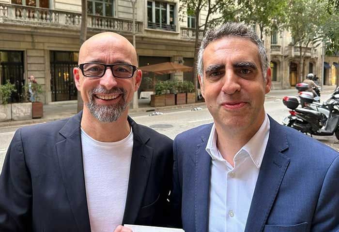De izquierda a derecha, Salvador Macip y Manel Esteller