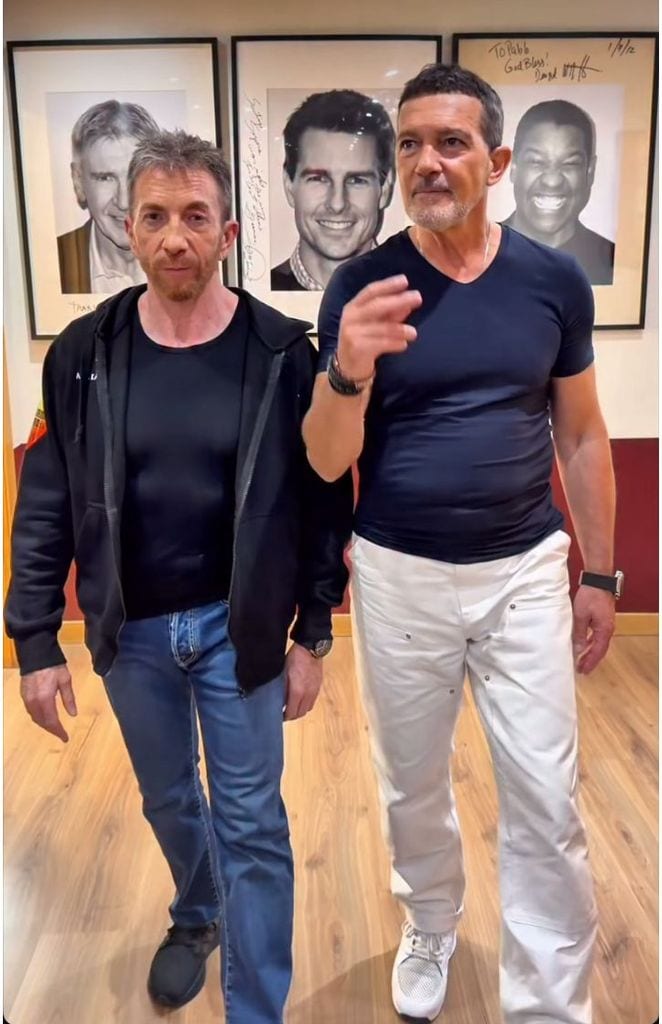 Pablo Motos y Antonio Banderas en las instalaciones de 'El Hormiguero'