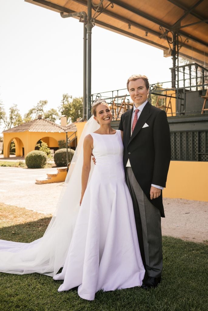 Look de novia viral con escote desmontable