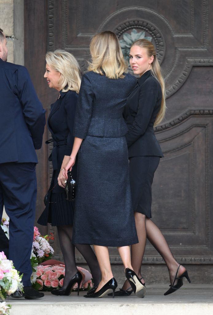 Camila de Borbón-Dos Sicilias y María Carolina de Borbón-Dos Sicilias en el funeral de Mathilde Favier