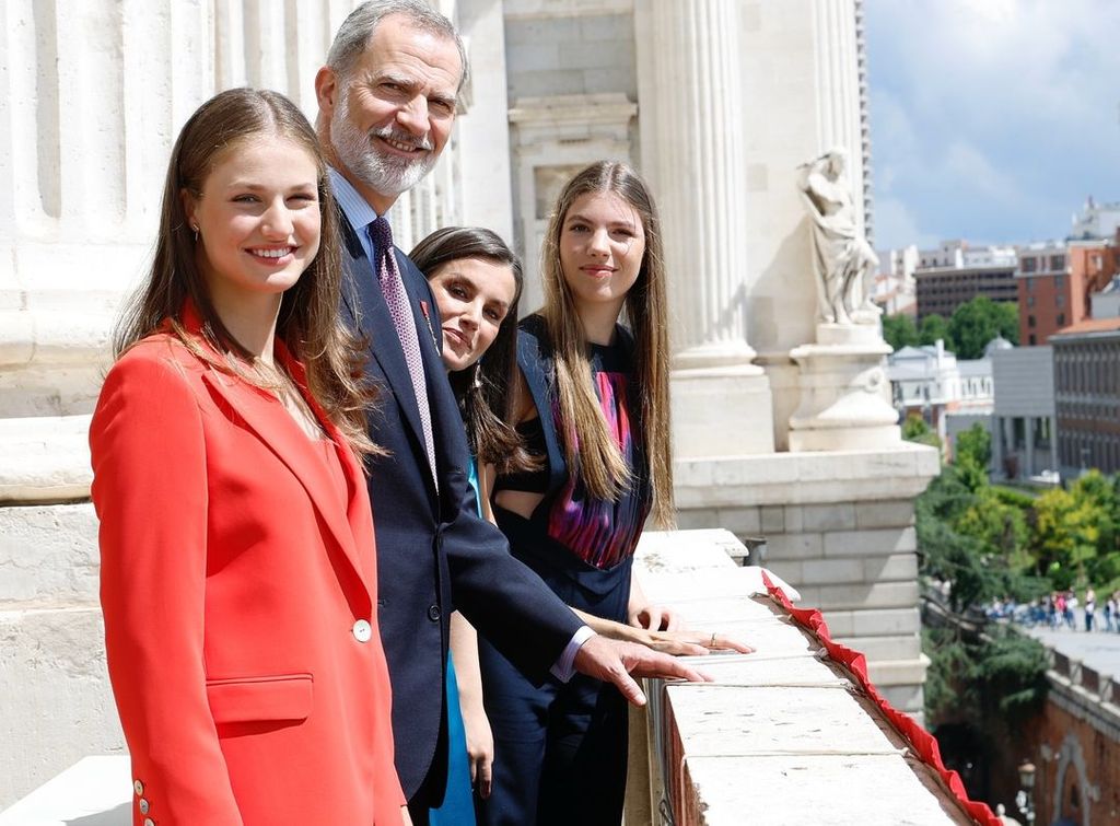 Los Reyes de España con sus hijas