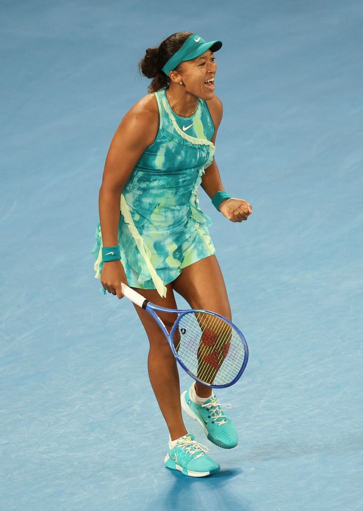 El diseño final incorporó tonos oceánicos de azul y verde, con capas translúcidas que se movían con fluidez junto a su cuerpo.
