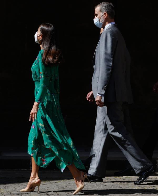 Reina Letizia con vestido de flores