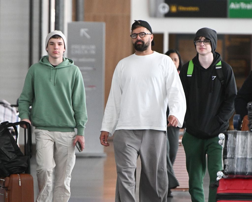 Ricky Martin con sus hijos mayores, Matteo y Valentino.