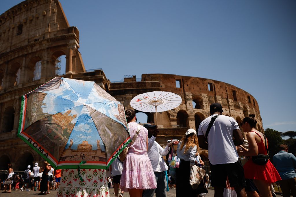 Los expertos explican que una “cúpula de calor” atrapada sobre Europa está provocando temperaturas propias de julio y agosto en plena primavera