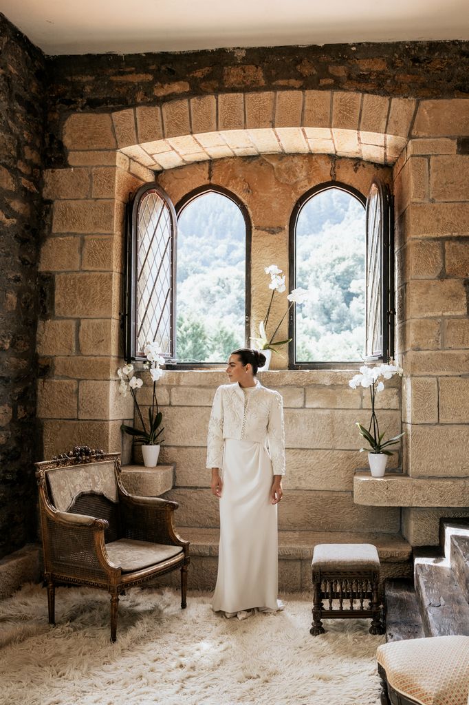 Vestido de novia de Inés Martín Alcalde con torera bordada