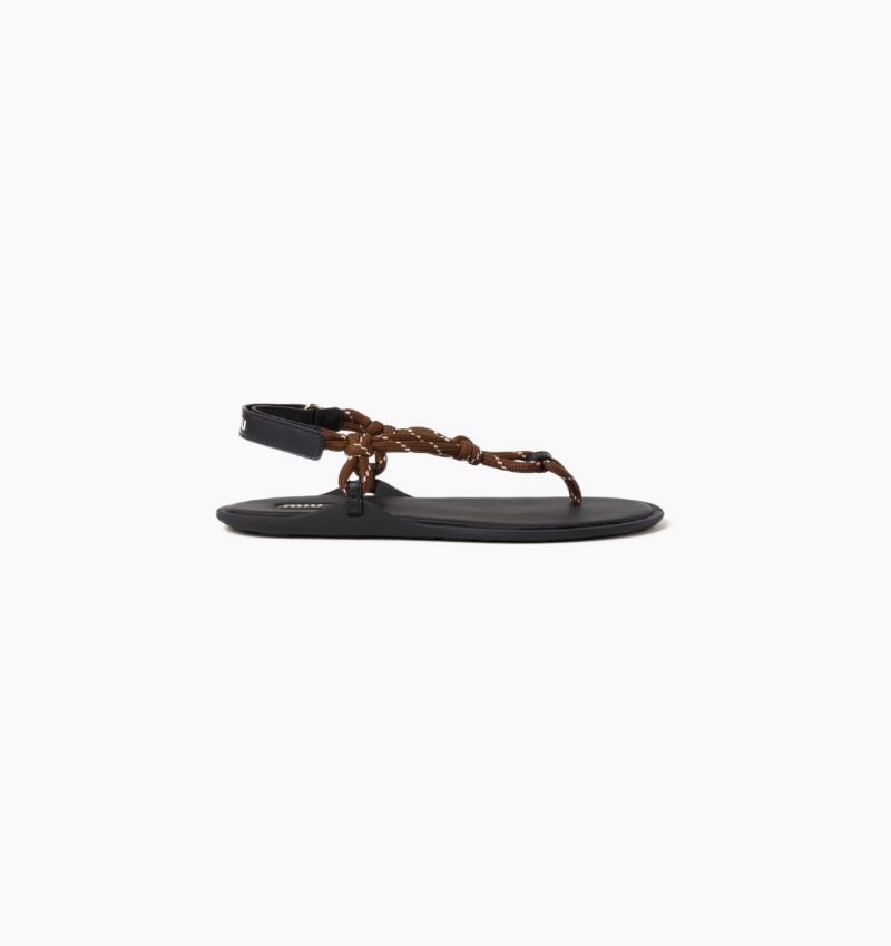 El calzado ideal para caminar por la playa