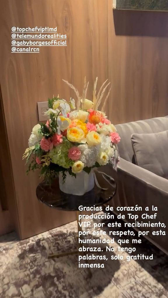 Aylín Mujica recibió varios arreglos florales