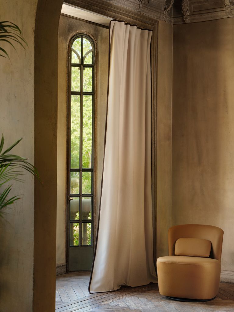Cortinas beis con ribete oscuro