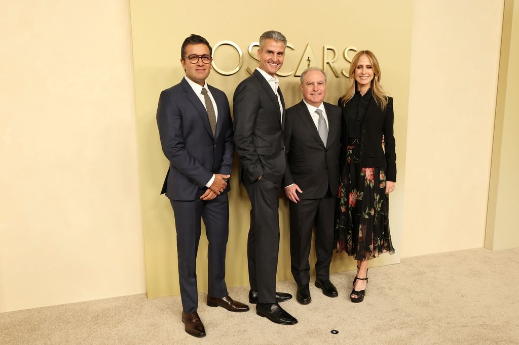 Josh D'Amaro, junto al resto de la directiva de Disney