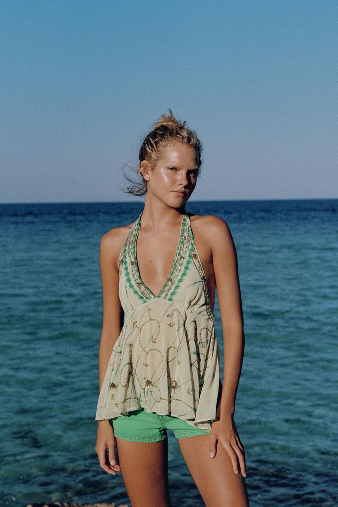 Top halter Zara julio 2026