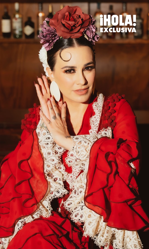 La artista se mandó a hacer este traje a Sevilla con la diseñadora Raquel Terán.