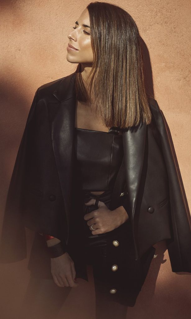 Laura Corsini posa para FASHION