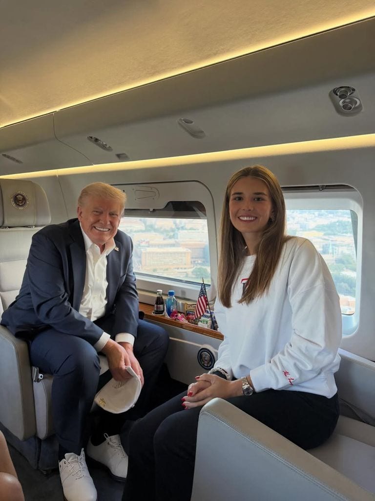 Kai Trump con su abuelo Donald Trump