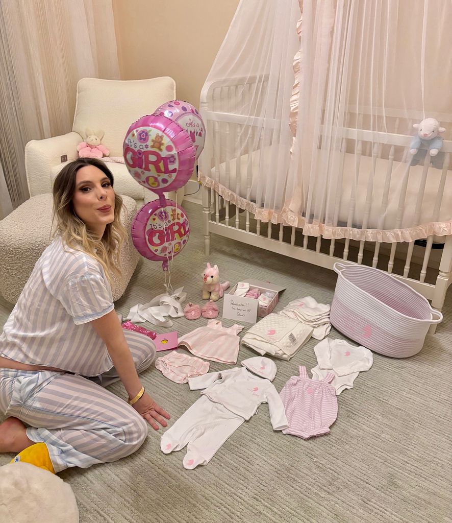 Lele Pons con los regalos para su bebé que le envió Shakira.