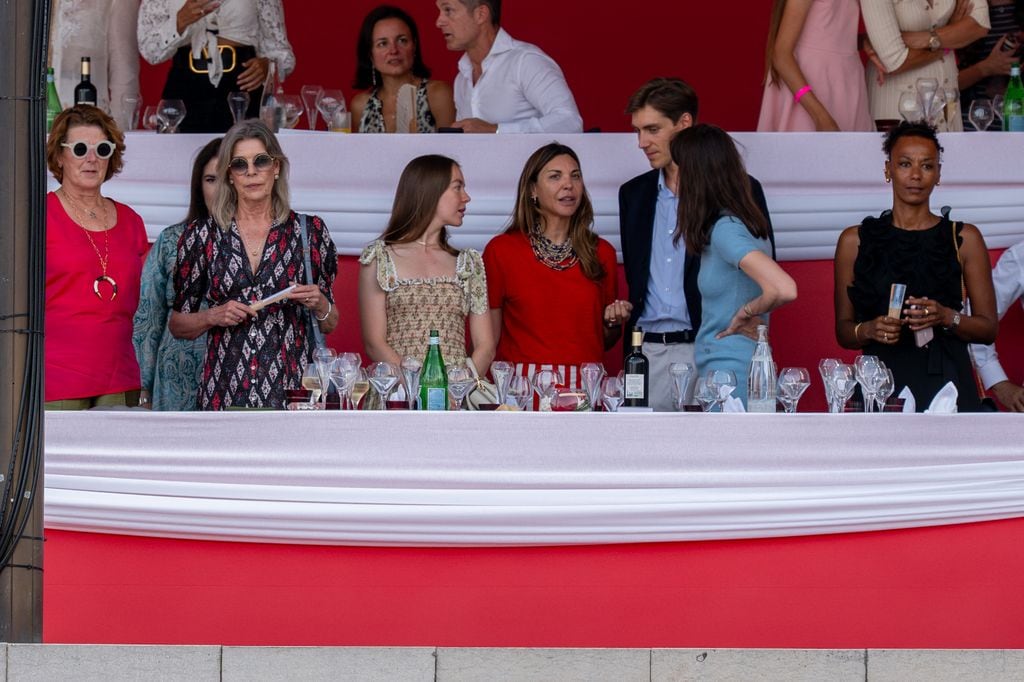 Carolina de Mónaco y sus hijas Carlota y Alejandra en la hípica de Montecarlo