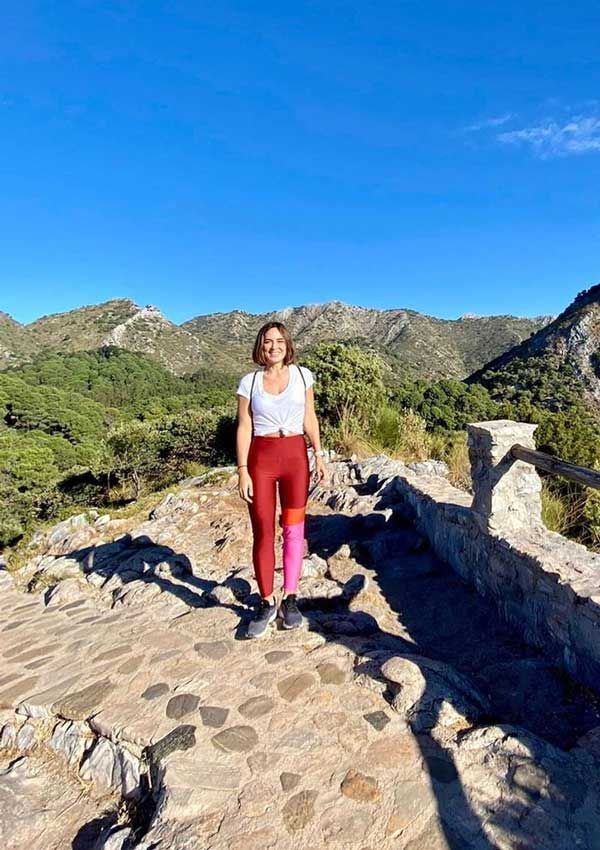 Tamara Falcó con leggings multicolor