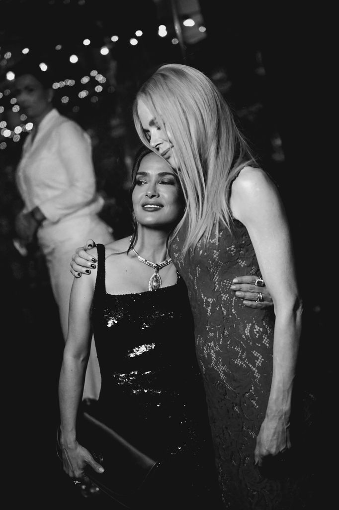 Salma Hayek y Nicole Kidman, abrazadas en los premios Women in Motion en Cannes
