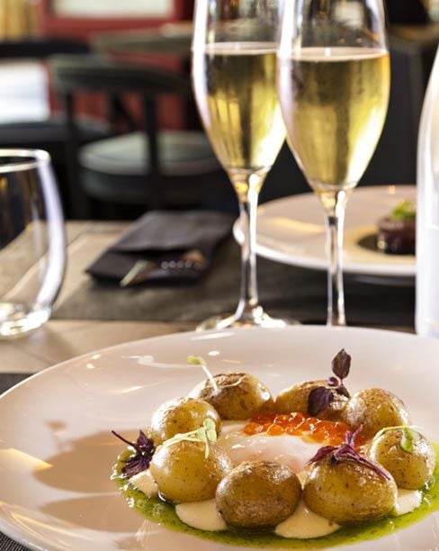En la imagen, algunas de las recetas que se pueden degustar gracias a la puesta en marcha ‘Anna de Codorniu Brunch Weekend Madrid’. De arriba abajo y de izquierda a derecha: Restaurante Martinete, Restaurante Velázquez 17, Restaurante La Entretenida y Restaurante Taberna Los Gallos.
