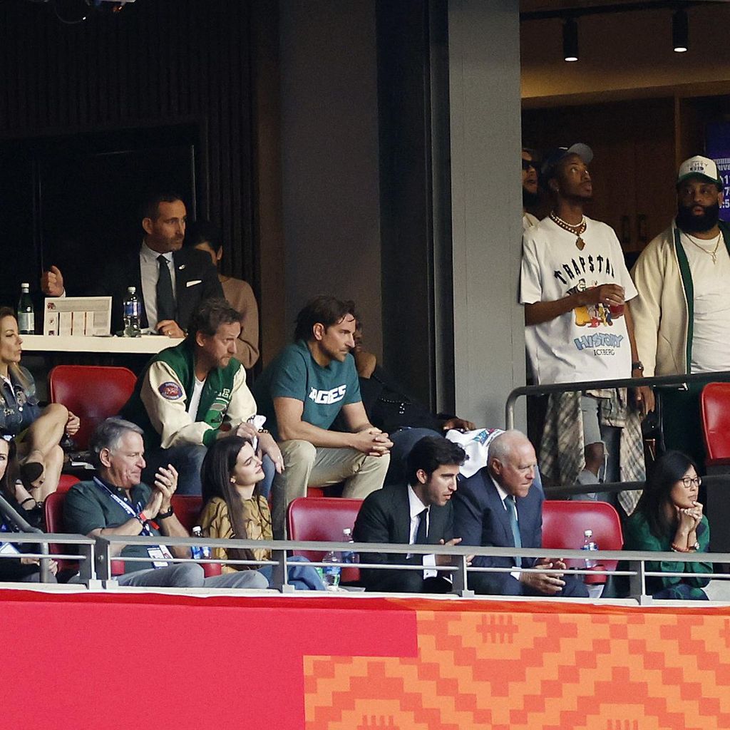 bradley cooper en el super bowl 2023