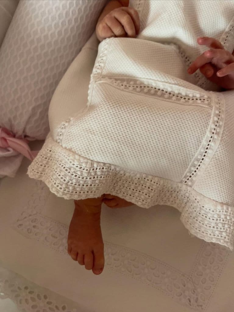 Belén Barnechea presenta a su nuevo hijo