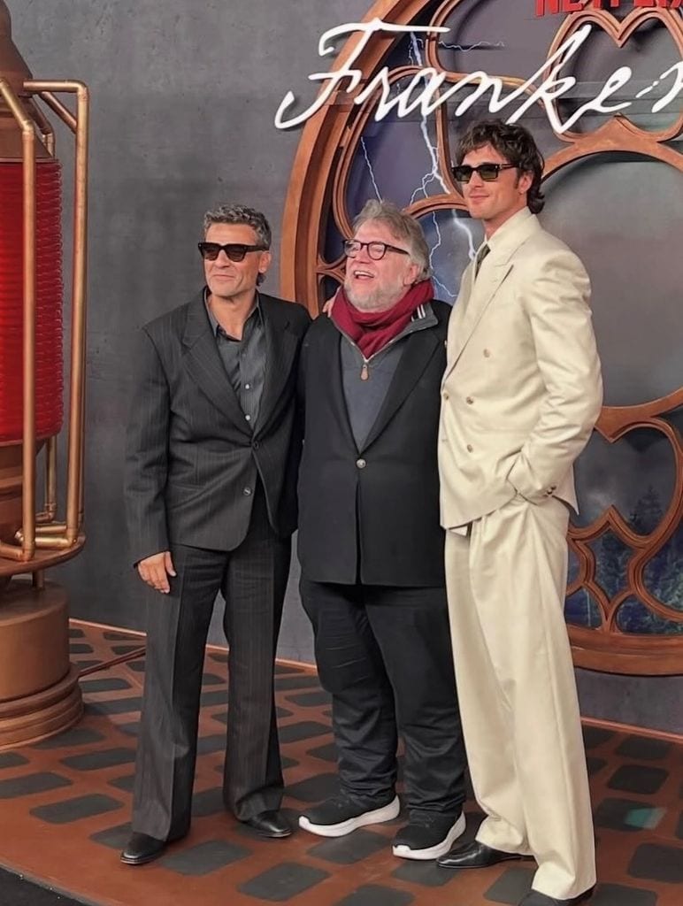 Guillermo del Toro estuvo acompañado de Oscar Isaac y Jacob Elordi.