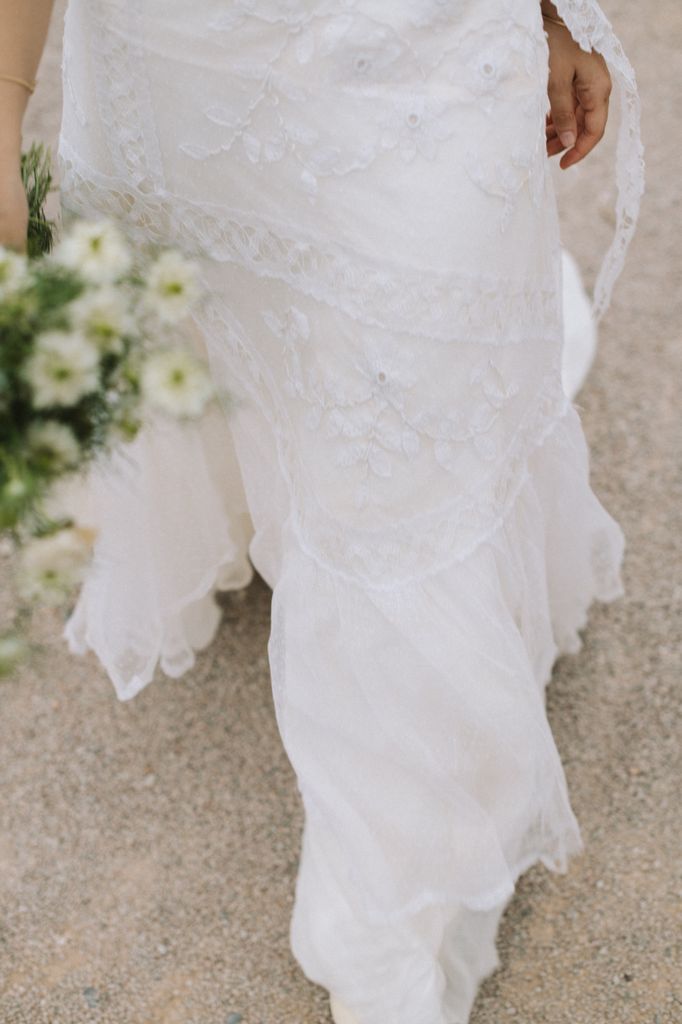 Detalles del vestido y el ramo