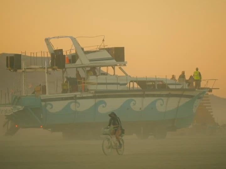 Tormenta de arena en el festival Burning Man 