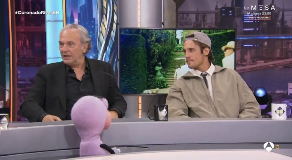 José Coronado y Martiño Rivas comparten risas y anécdotas con Pablo Motos durante su visita a El Hormiguero para presentar su nuevo proyecto