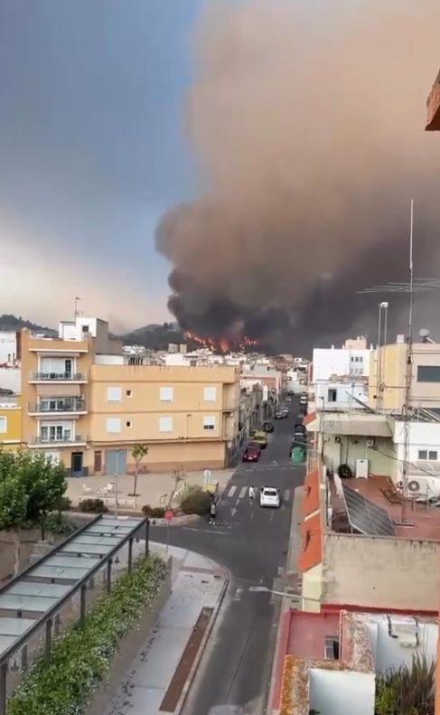 La humareda del incendio de la Vall d'Uixó, en Castellón