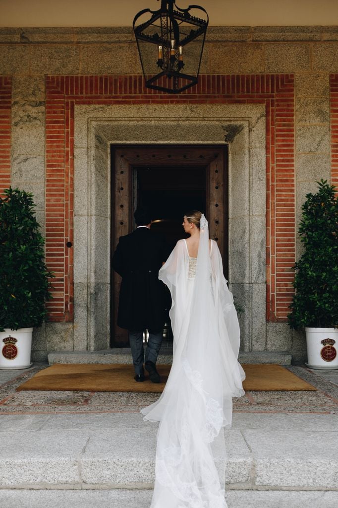 Look de Novia viral con mangas de ángel