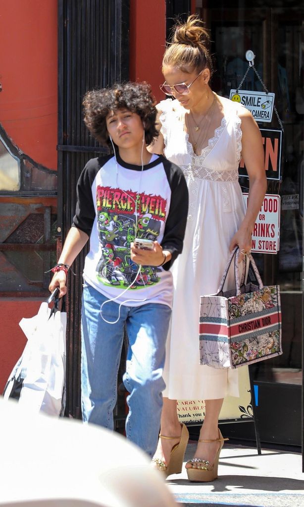 jennifer lopez y emme