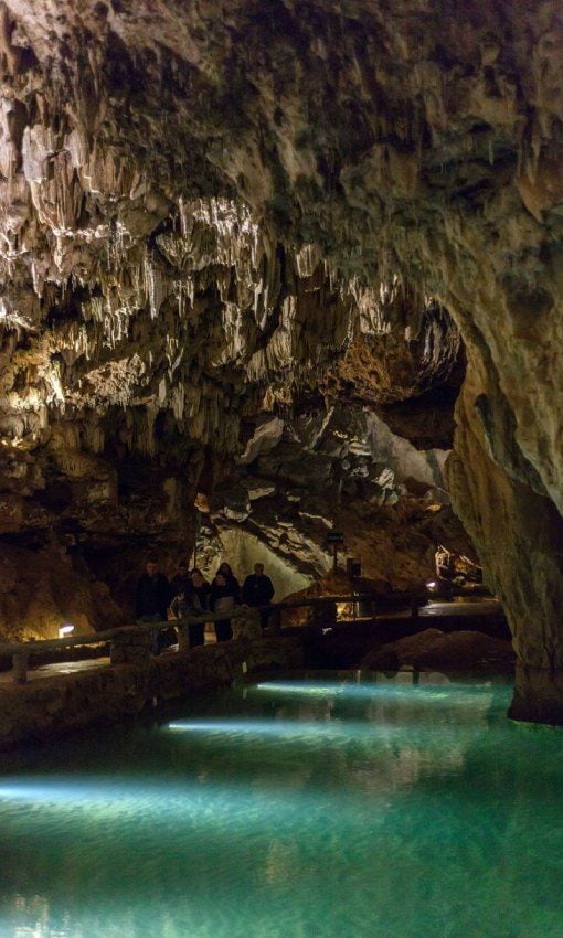 Valporquero es una de las cuevas más grandes de las visitables de España.
