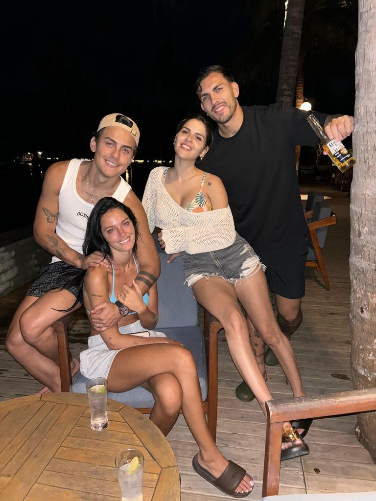 Paulo Dybala compartió vistazos de sus vacaciones con sus queridos amifos.