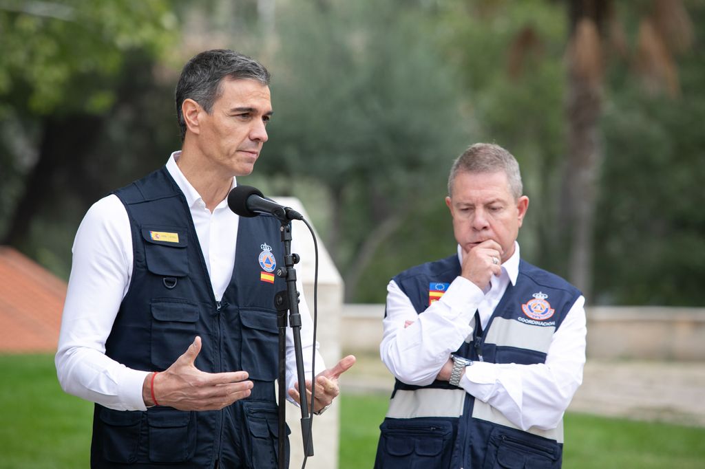 El presidente del Gobierno, Pedro Sánchez, y el presidente de Castilla-La Mancha, Emiliano García-Page, han participado en la reunión de coordinación de la emergencia tras el trágico accidente ferroviario de Toledo