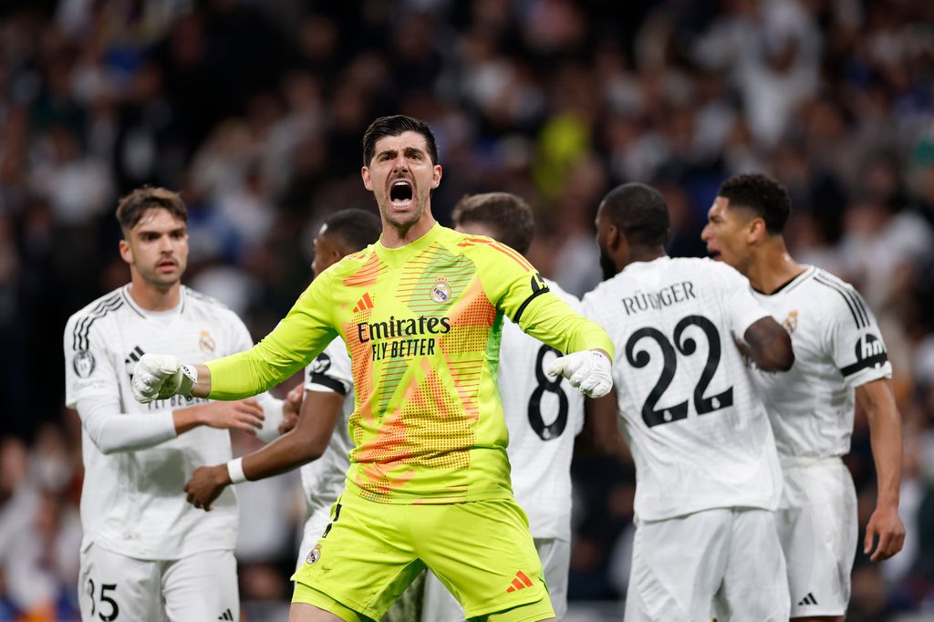 La eufórica celebración de Thibaut tras evitar que la pena máxima se convirtiera en gol