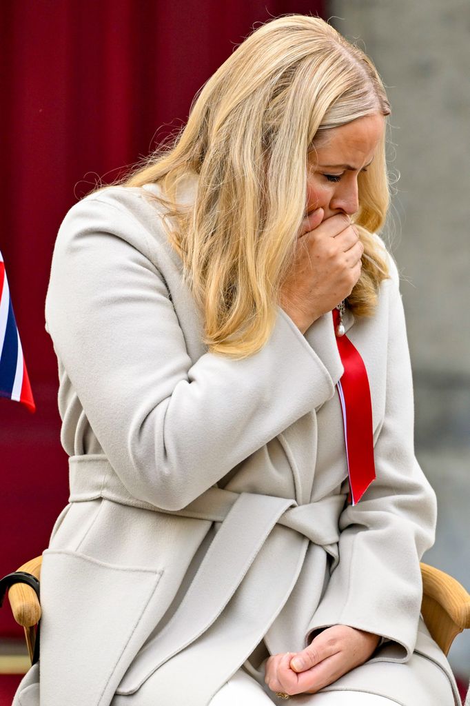 La tos puso en un aprieto a la princesa Mette-Marit